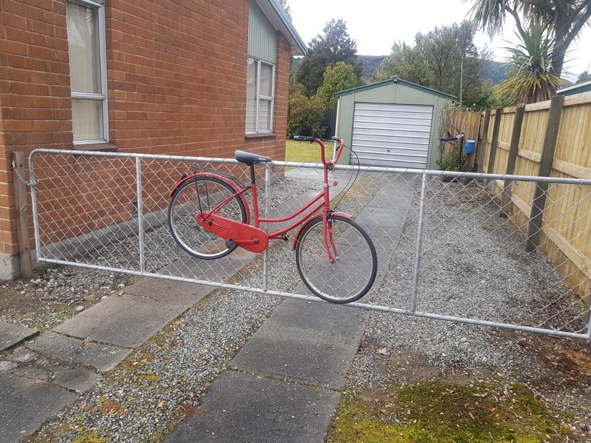 Little Red Riding Hood Villa Reefton Eksteriør bilde